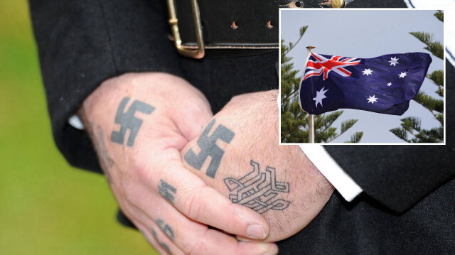 Melbourne'de düzenlenen bir mitingde bir grup neo-Nazi, parlamento merdivenlerinde Nazi selamı vermişti.