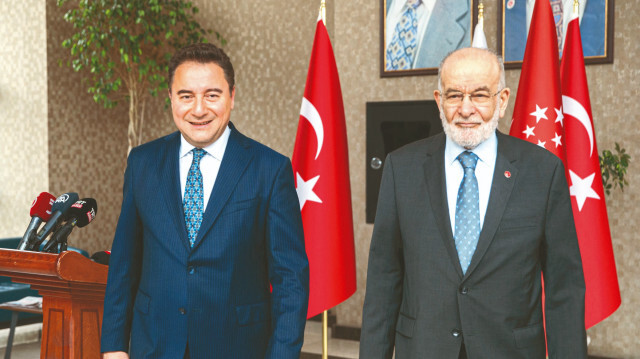 Ali Babacan ve Temel Karamollaoğlu.