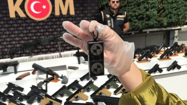 İstanbul'da çetelere silah satan şebeke çökertildi