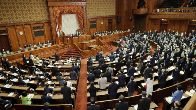 Les membres de la chambre pendant le vote pour l'adoption de la loi révisée sur le contrôle de l'immigration et la reconnaissance des réfugiés, qui révise les règles de détention et d'expulsion des étrangers, lors d'une session plénière de la Chambre des conseillers au parlement à Tokyo, le 9 juin 2023. Crédit Photo: STR / JIJI Press / AFP
