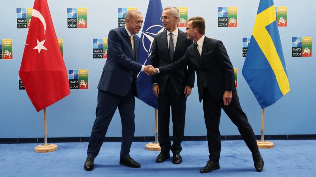 Cumhurbaşkanı Erdoğan (solda) NATO Genel Sekreteri Stoltenberg (ortada) İsveç Başbakanı Ulf Kristersson (sağda) 