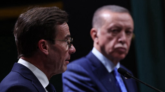 Le premier ministre de Suède, Ulf Kristersson (G) et le président de la République de Türkiye, Recep Tayyip Erdoğan (D). Crédit photo: ADEM ALTAN / AFP
