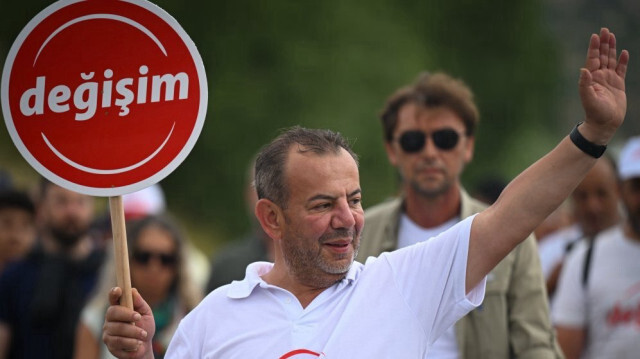 Tanju Özcan'ın değişim yürüyüşü sürüyor. 