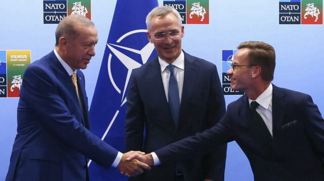 Le président de la République de Türkiye, Recep Tayyip Erdoğan (G), le secrétaire général de l'Otan, Jens Stoltenberg (C) et le premier ministre de Suède, Ulf Kristersson (D) à la veille du sommet de l'Otan, à Vilnius en Lituanie, le 10 Juillet 2023. Crédit photo: YVES HERMAN / POOL / AFP
