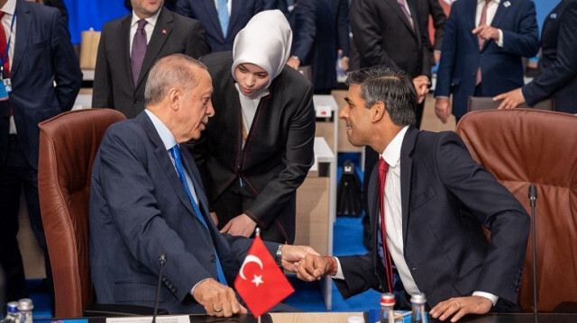 Le Président turc, Recep Tayyip Erdogan, s'entretient avec le Premier ministre britannique, Rishi Sunak, au sommet de l'OTAN à Vilnius en Lituanie, le 11 juillet 2023. Crédit photo: AA