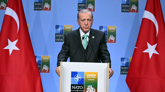 Cumhurbaşkanı Erdoğan, NATO Zirvesi sonrası basın mensuplarının sorularını yanıtladı.