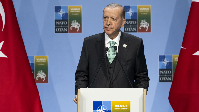Cumhurbaşkanı Recep Tayyip Erdoğan, NATO Liderler Zirvesi sonrası basın toplantısı düzenledi.