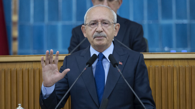 CHP Genel Başkanı Kemal Kılıçdaroğlu, istifa çağrılarını bastırmak için yeni yönerge imzaladı.