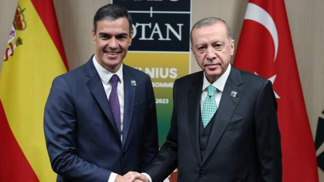 Le Premier ministre espagnol, Pedro Sanchez et le Président turc, Recep Tayyip Erdogan au sommet de l'Organisation du traité de l'Atlantique Nord (OTAN) à Vilnius, en Lituanie. Crédit photo: AA