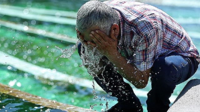 Uzmanlar,  yaşanan sıcaklıklarla gelen hastalıklara ilişkin uyarılarda bulundu. 