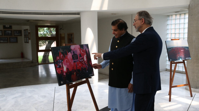 Le président de l'Assemblée nationale du Pakistan, Rajah Pervaiz Ashraf et l'ambassadeur de Türkiye au Pakistan, Mehmet Paçacı. Crédit photo:  AGENCE ANADOLU