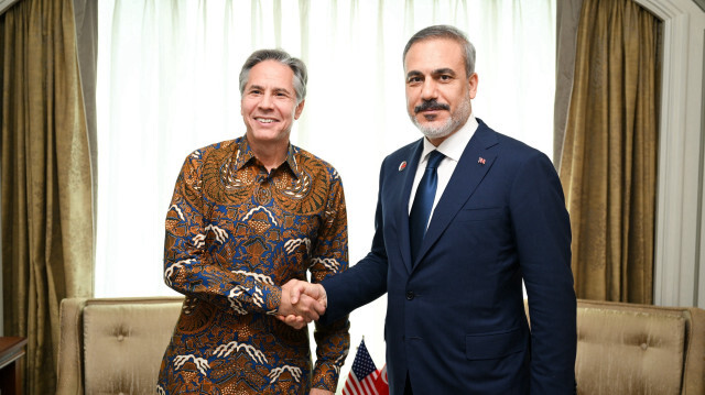 Le ministre turc des Affaires étrangères, Hakan Fidan et le secrétaire d'État américain, Antony Blinken. Crédit photo: AA