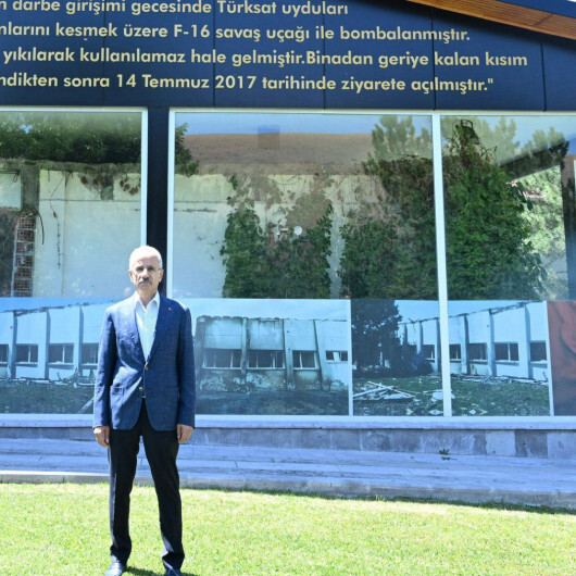 Bakan Uraloğlu 15 Temmuz darbe teşebbüsüyle mücadelede kilit noktalardan TÜRKSAT'ı ziyaret etti 