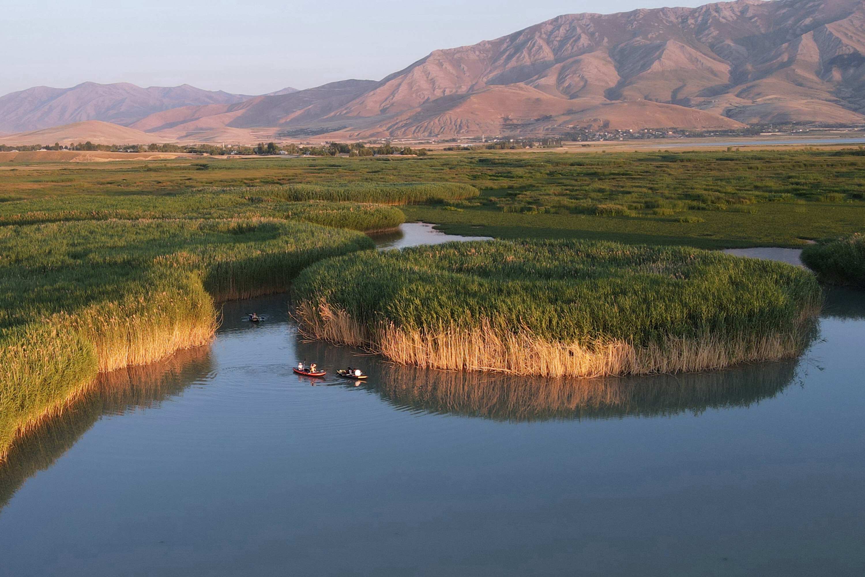 Dilkaya Delta hosts canoe lovers in Turkiye's Van