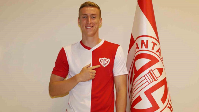 Antalyaspor, Adam Buksa’yı transfer etti