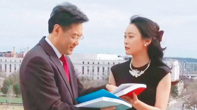 Çinli bakanın, Hong Konglu bir spiker ile ilişki yaşadığı iddialarından sonra ortadan kaybolduğu ifade ediliyor.