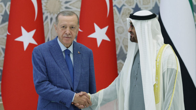 Cumhurbaşkanı Recep Tayyip Erdoğan, Birleşik Arap Emirlikleri (BAE) Devlet Başkanı Şeyh Muhammed Bin Zayed Al Nahyan tarafından El Vatan Sarayı'nda resmi törenle karşılandı.