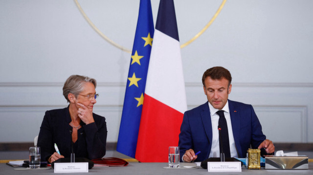 La Première ministre française, Elisabeth Borne le Président français, Emmanuel Macron avant un Conseil olympique et paralympique à un an des Jeux de Paris au Palais de l'Elysée à Paris le 19 juillet 2023. Crédit photo : Yoan VALAT / POOL / AFP