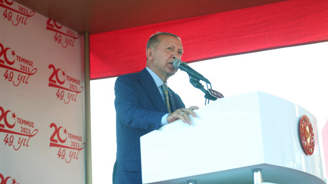 Cumhurbaşkanı Recep Tayyip Erdoğan, Lefkoşa'da düzenlenen KKTC'nin "20 Temmuz Barış ve Özgürlük Bayramı Resmi Töreni"ne katılarak, konuşma yaptı.

