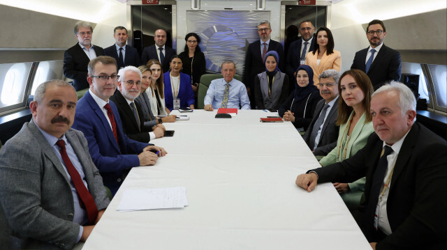 Erdoğan, Körfez turu ziyaretinin ardından yurda dönerken uçakta basın mensuplarının sorularını yanıtladı.