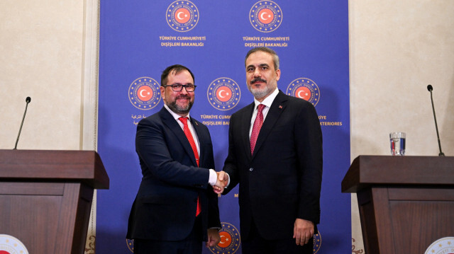 Le ministre des Affaires étrangères vénézuélien, Yvan Gil, et son homologue turc, Hakan Fidan. Crédit photo: AA