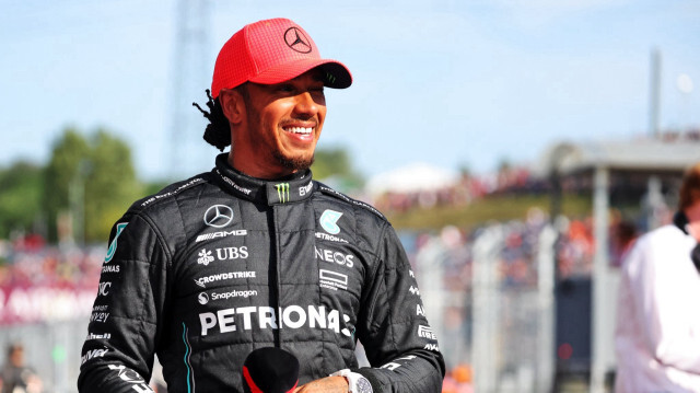 Lewis Hamilton 2 yıl sonra pole pozisyonunu elde etti