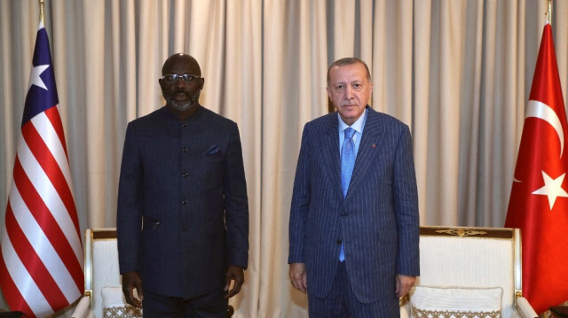 Le Président de la République du Libéria, George Weah et le Président de la République de Türkiye, Recep Tayyip Erdogan. Crédit photo: MURAT CETIN MUHURDAR / TURKISH PRESIDENTIAL PRESS SERVICE / AFP