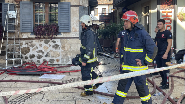 Ekipler, bölgede soğutma çalışmalarını sürdürüyor