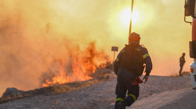 Yunanistan'ın Korfu Adası'nda orman yangını.