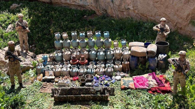 PKK'nın malzemeleri bulunan sığınak kullanılamaz hale getirildi 