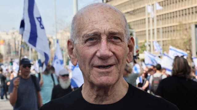 L'ancien Premier ministre israélien, Ehud Olmert, participe à une manifestation contre le projet de réforme judiciaire à Tel Aviv: Crédit photo: JACK GUEZ / AFP