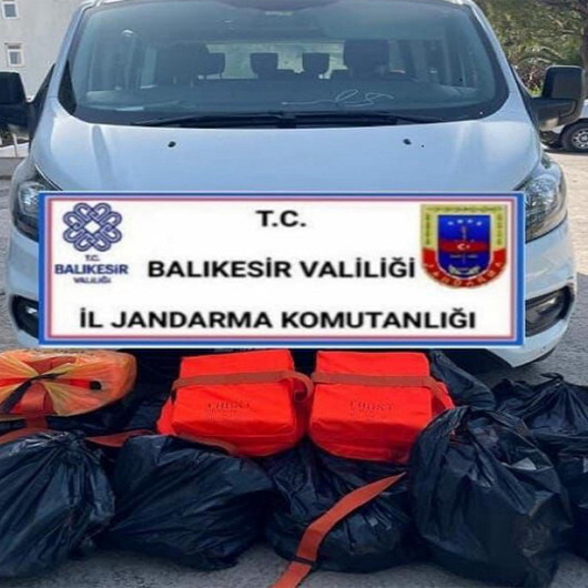 Ayvalık'ta 251 kaçak göçmen operasyonu: İki organizatör tutuklandı