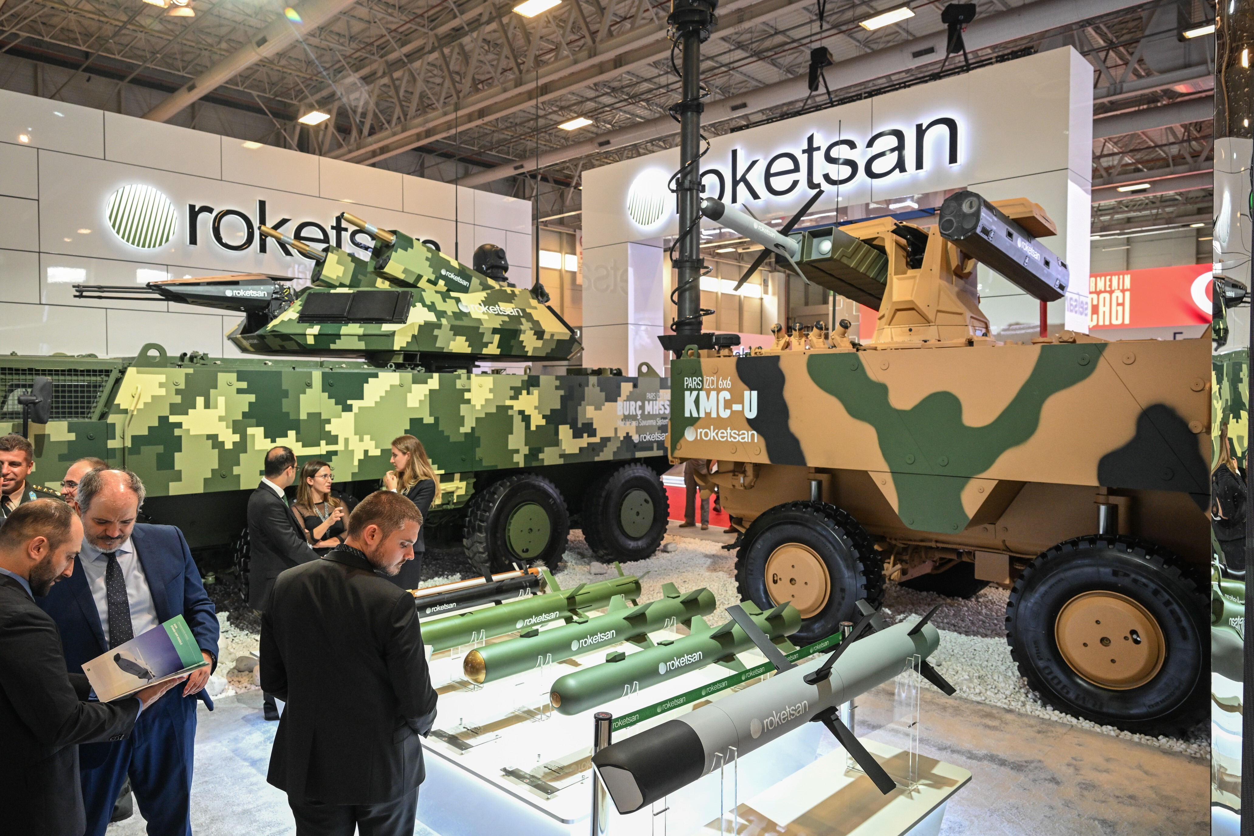 Visitors flock to international defense event in Istanbul