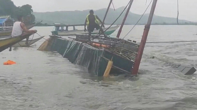 Le chavirement d'une petite embarcation sur un lac près de Manille aux Philippines. Crédit photo: PHILIPPINE COAST GUARD / AFP