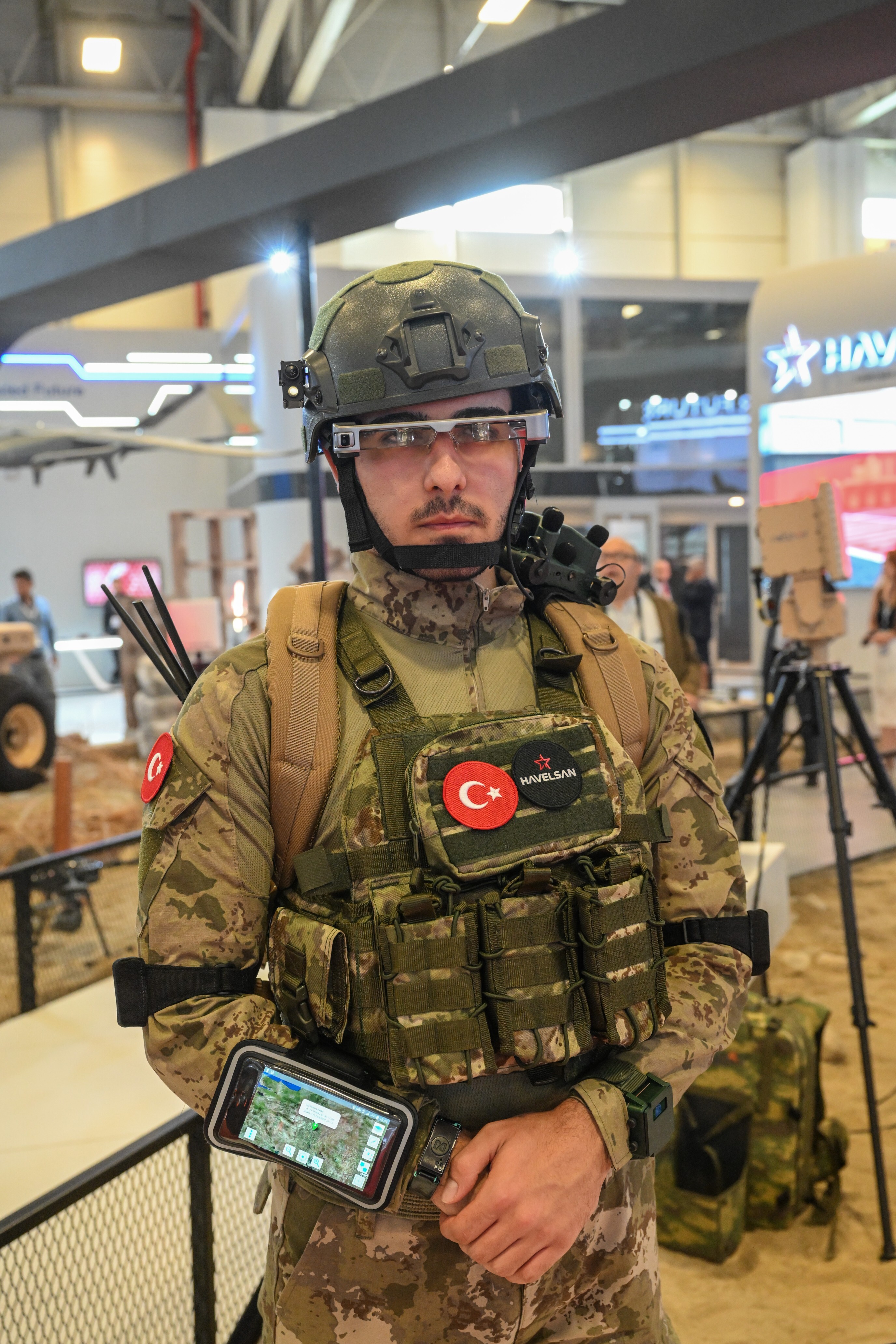 Visitors flock to international defense event in Istanbul
