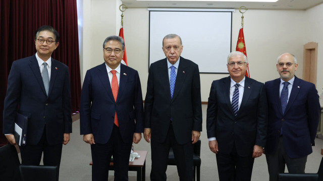 Cumhurbaşkanı Erdoğan, Güney Kore Dışişleri Bakanı Park Jin’i İstanbul TÜYAP Fuar ve Kongre Merkezi’nde kabul etti.
