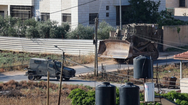 Un bulldozer de l'armée israélienne est un véhicule blindé à Jénine, en Cisjordanie occupée. Crédit photo: JAAFAR ASHTIYEH / AFP