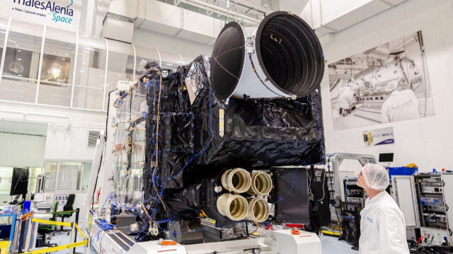 Le satellite MTG-I1 avant son lancement, dans les locaux de l’entreprise aérospatiale Thales Alenia Space, à Cannes, en France. Crédit photo: HANDOUT / THALES ALENIA SPACE / AFP