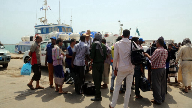 Des douaniers yéménites vérifient les bagages des migrants éthiopiens. Crédit photo: ABDO HYDER / AFP / ARCHIVE