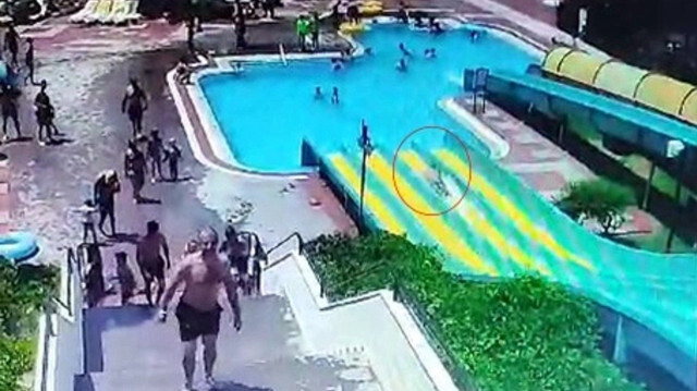 Antalya'da su parkındaki kaydıraktan kayarken başını havuzun zeminine çarpan kişi öldü.