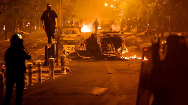 Fransa sokaklarında kaos devam ediyor. 