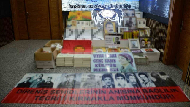 Ele geçirilen Öcalan’ın posterleri, yasaklı yayınlar, suç unsuru içerikli pankartlar ve örgütsel dokümanlar böyle görüntülendi.