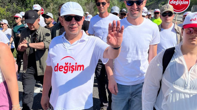 Özcan'ın değişim yürüyüşü devam ediyor.