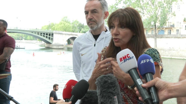 Anne Hidalgo, la maire de Paris inaugure une base nautique éphémère sur la Seine. Crédit photo: Chloe ROUVEYROLLES-BAZIRE / AFPTV / AFP