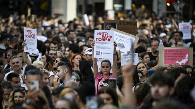 Une femme tient une pancarte sur laquelle on peut lire "Pas une seule de plus" lors d'une manifestation contre la violence domestique à Sofia, le 31 juillet 2023. Crédit photo: NIKOLAY DOYCHINOV / AFP
