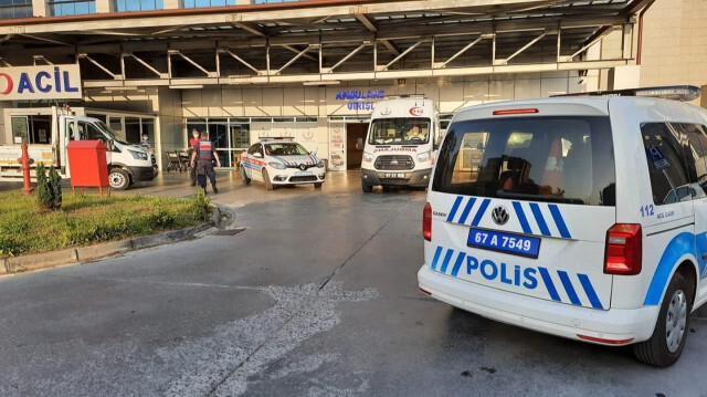 Sağlık ekipleri yaralı ev sahibine ilk müdahaleyi yaptıktan sonra ambulansla Ereğli Devlet Hastanesi’ne kaldırdı. 