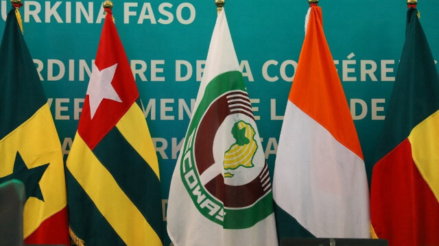 Drapeau de la CEDEAO avec les drapeaux des membres. Crédit photo: Nipah Dennis / AFP