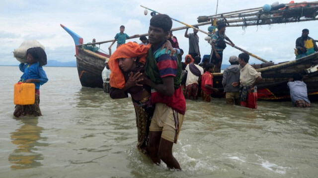 Alabora olan Arakanlı mülteci teknesinde can kaybı sayısı 23'e yükseldi.