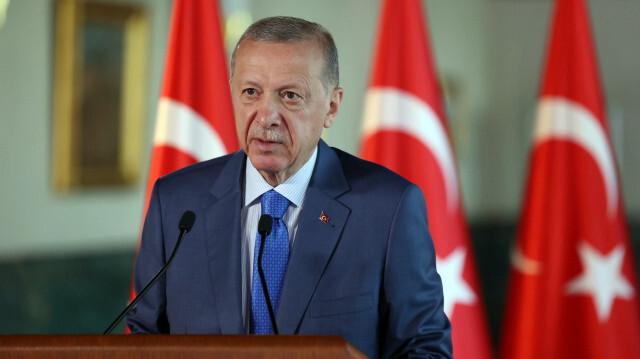 Kentsel dönüşüm projelerine yönelik eleştirileri üzerinden muhalefete tepki gösteren Erdoğan, “Burada işbilmezlik değil halk düşmanlığı vardır” dedi.