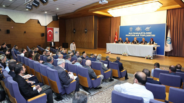 İstanbul Valisi Davut Gül, bugün Sultangazi’de bir dizi temaslarda bulunarak muhtarlarla bir araya geldi. 